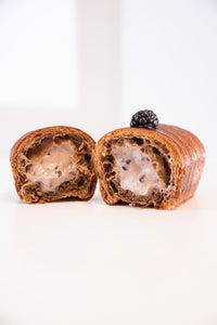 Chocolate Croissant Loaf con Crème Diplomate de Mora